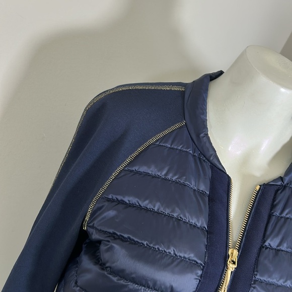 Lilly Pulitzer Darci Puffer Coat True Navy Blue Full Zip Pockets Gold Detail M - Picture 4 of 11